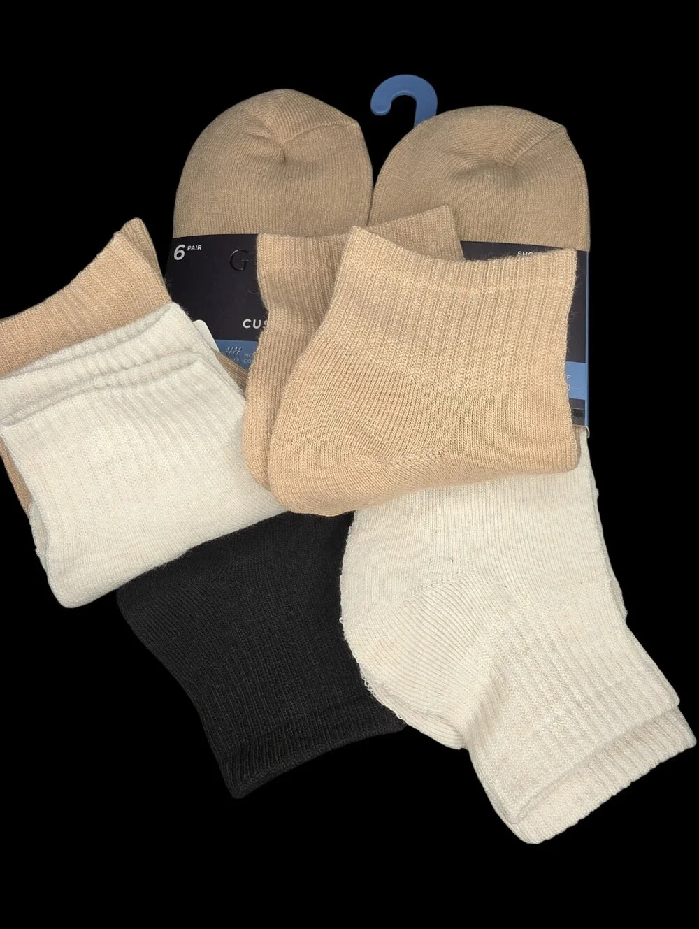 6 Pair Geoffrey Beene Cushioned Casual Quarter Socks. NWT Beige/Cream/Black
